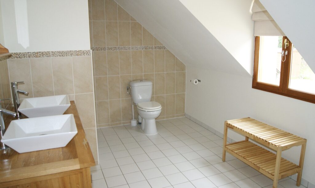 Beauval chambre  -salle douche fra prive